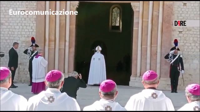 Perdonanza, Papa Francesco apre Porta Santa Collemaggio. Seguendo Celestino V: indulgenza plenaria смотреть онлайн