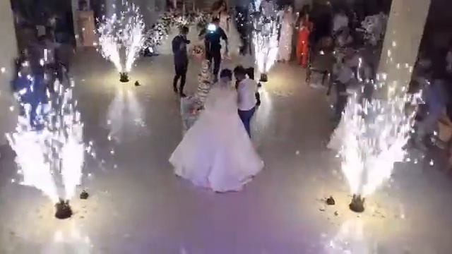 Эффектная подача торта с танцующими фонтанами от Effect Show смотреть онлайн