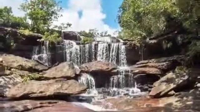 Переливы горного потока, поражающие воображение.mp4 смотреть онлайн