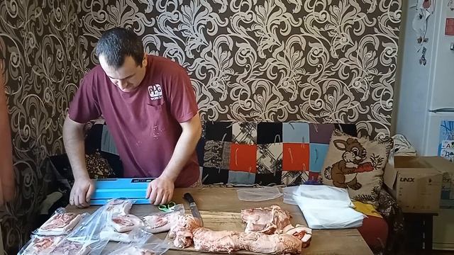 Бескамерный вакуумный упаковщик в деле Tubeless vacuum sealer in action смотреть онлайн