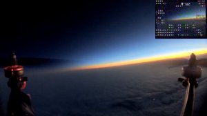 Квадрокоптер взлетел  на высоту 12,5 км, выше чем официальный мировой рекорд для винтокрылых  1080p