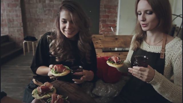 Сервировка стола - осенний ужин смотреть онлайн