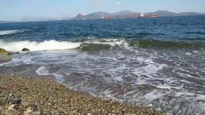 Моря плеск, и шум волны передо мной..