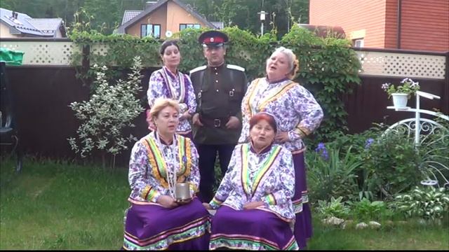 Казачка, исполняет ансамбль казачьей песни Хуторок смотреть онлайн