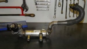 Снятие, очистка впускного коллектора и клапана рециркуляции ОГ Peugeot 308