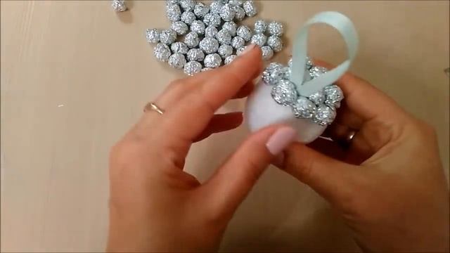 Новогодний шар на елку из фольги / Christmas ball of foil / Relógios bola de papel alumínio. смотреть онлайн