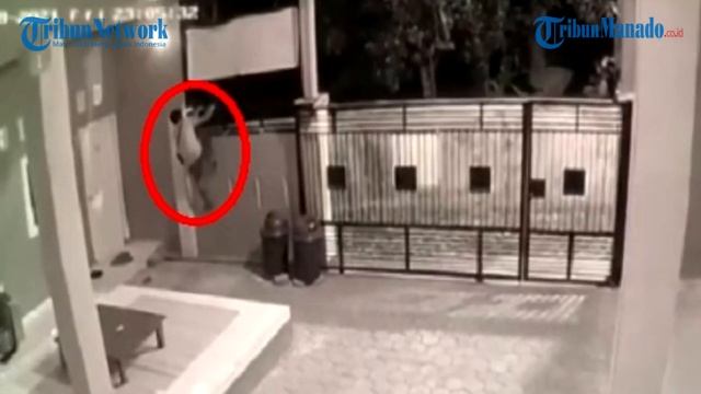 Mahasiswi Diperkosa dan Dirampok di Kos, Aksi Pelaku Terekam CCTV смотреть онлайн