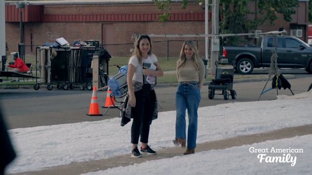 Candace Cameron Bure Introduces Her Cast: A Christmas… Present - Great American Family смотреть онлайн