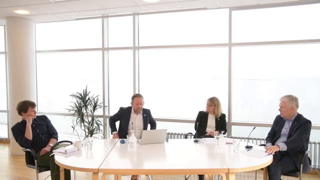 Stýring í ólgusjó смотреть онлайн