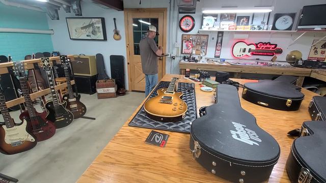 2005 Gibson Les Paul Classic 1960 Honeyburst Classic. смотреть онлайн