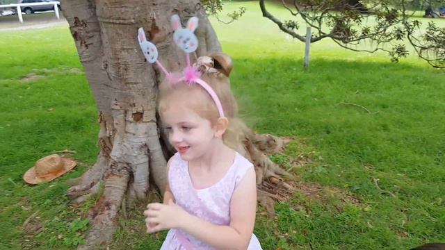 Ищем шоколадные яйца - Easter egg hunt! смотреть онлайн