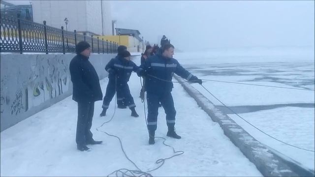 Служба спасения.Человек в полынье,спасение за минуты! смотреть онлайн