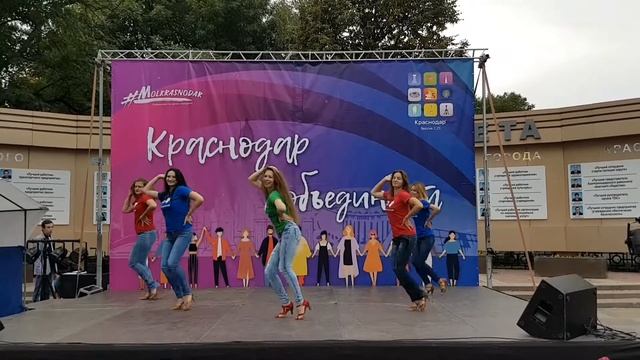 Выступление партнерш Art Salsa Club на Дне города Краснодара смотреть онлайн