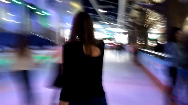 VLOG 15.10.2018 Мы выбрались погулять! Пришли на Каток! Шикарный вечер! смотреть онлайн