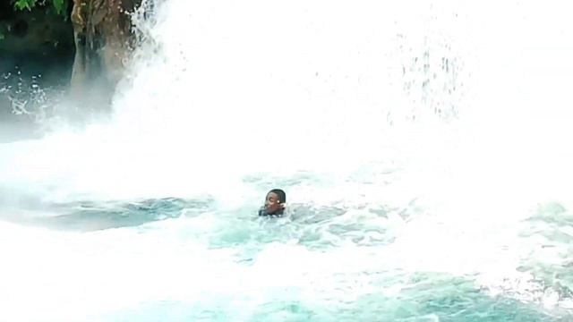 Водопад Blue Hole в Очо-Риосе смотреть онлайн
