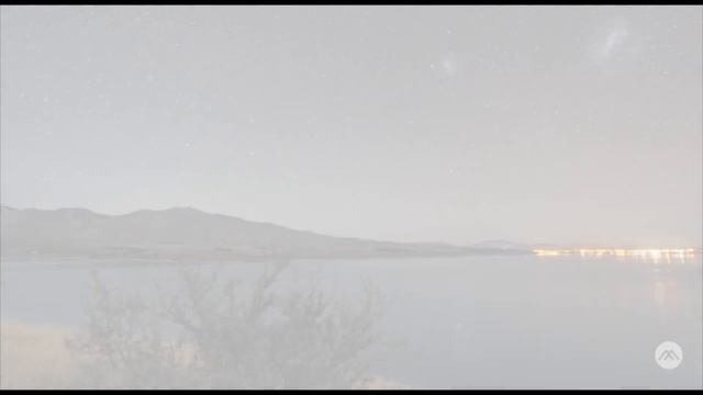 Звёздное небо над ночным океаном. Медитация "Море может спасать" смотреть онлайн