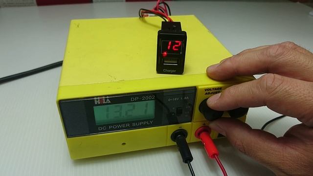 MIT TOYOTA USB Charger & Voltage Display Test смотреть онлайн