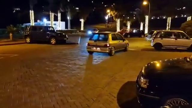 Renault Clio 1.8 16v Exhaust Sound смотреть онлайн