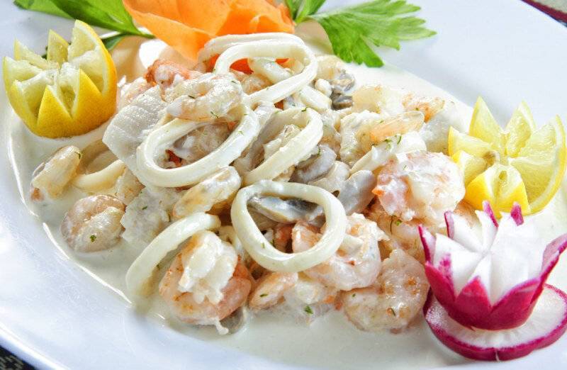 Вкусный салат из кальмаров с ананасами. Салат на праздничный стол. смотреть онлайн