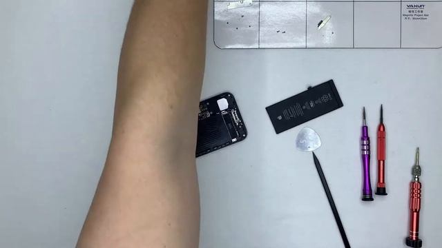 Замена аккумулятора в iPhone 7 смотреть онлайн