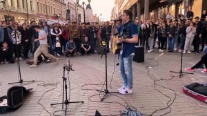 ЧЕЛЛЕНДЖ Сколько заработает уличный гитарист В ДРУГОМ ГОРОДЕ (720p).mp4