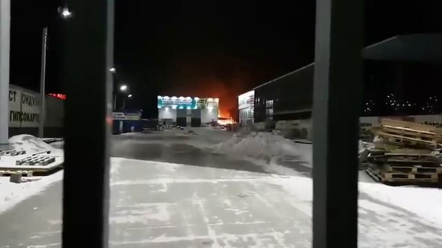 Склад сгорел в Улан-Удэ смотреть онлайн