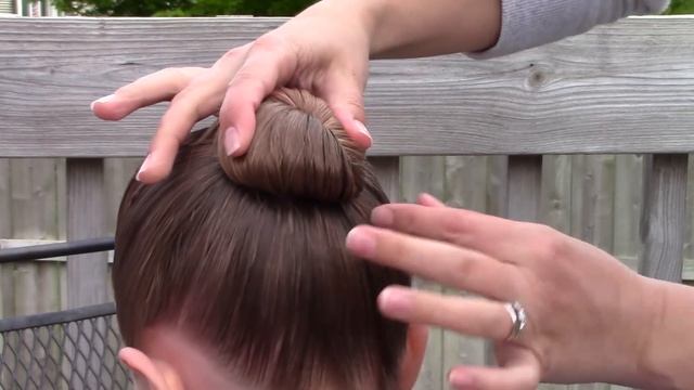 Ballet Bun Tutorial смотреть онлайн