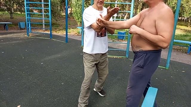 Кунг-фу Вин Чун. Тренировочное упражнение для новичков. смотреть онлайн