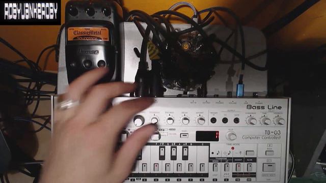 Ibanez Cm5 Distortion Pedal on Tb-03 - can a $30 oldschool distortion do the job? смотреть онлайн