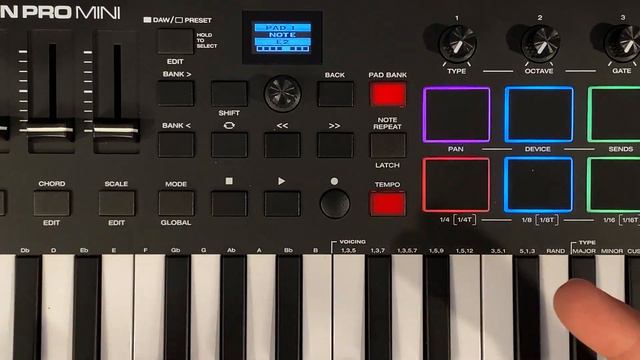 M-Audio Oxygen Pro MINI - Customizing the Drum Pad Colors, Notes, and Parameters смотреть онлайн