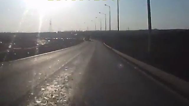 На трассе Керчь Феодосия автобус перевернулся с людьми (видеорегистратор) смотреть онлайн