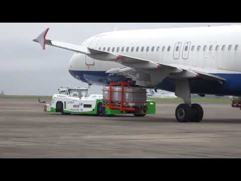 Буксировщик TaxiBot компании TLD