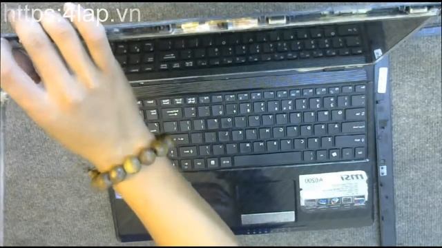 Hướng dẫn thay thế tháo lắp màn hình laptop MSI A6200 смотреть онлайн