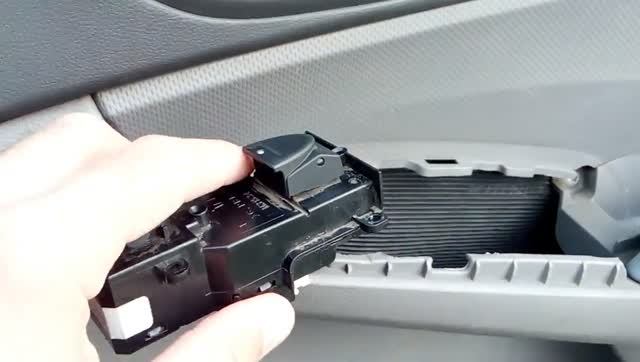 Ремонт кнопки стеклоподъёмника Honda смотреть онлайн