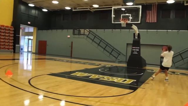 Teaching “Bounce Out” Dribble for Half Court sets смотреть онлайн