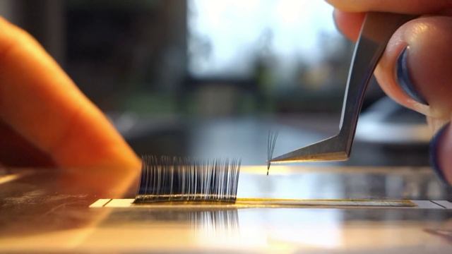 Наращивание ресниц.Как снять несколько ресниц с ленты.How to pick up fan of lashes смотреть онлайн