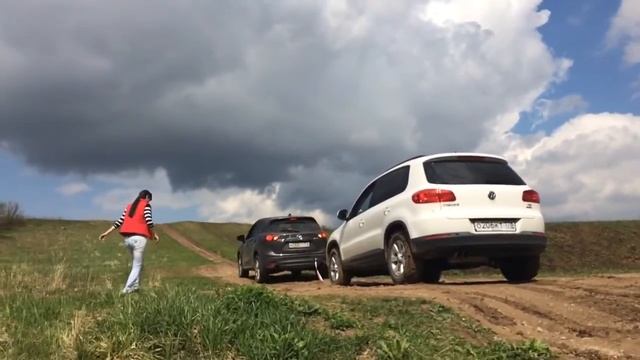 СХ5 тащит Тигуан в гору смотреть онлайн