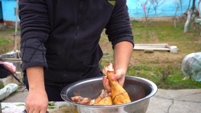 Съедаются даже кости!!!Говяжьи ноги по узбекски в мантоварке.Узбекистан. смотреть онлайн