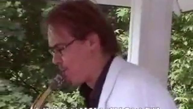 Выступление саксофониста смотреть онлайн