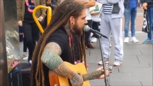 ТАЛАНТЛИВЫЙ УЛИЧНЫЙ МУЗЫКАНТ ► Удивительный Голос