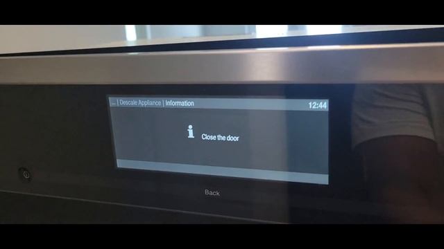 Built-in Miele Coffee machine CVA 6805 - Descaling Process смотреть онлайн