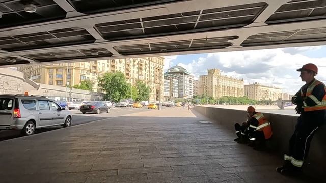 Прибыв на вызов в зону, хирург отказался делать кесарево зечке с тройней, а едва привели военврача смотреть онлайн