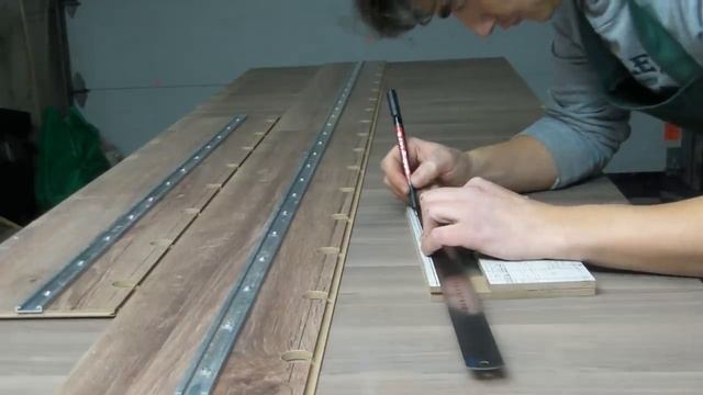Homemade Circular Saw Guide / DIY Track Saw смотреть онлайн