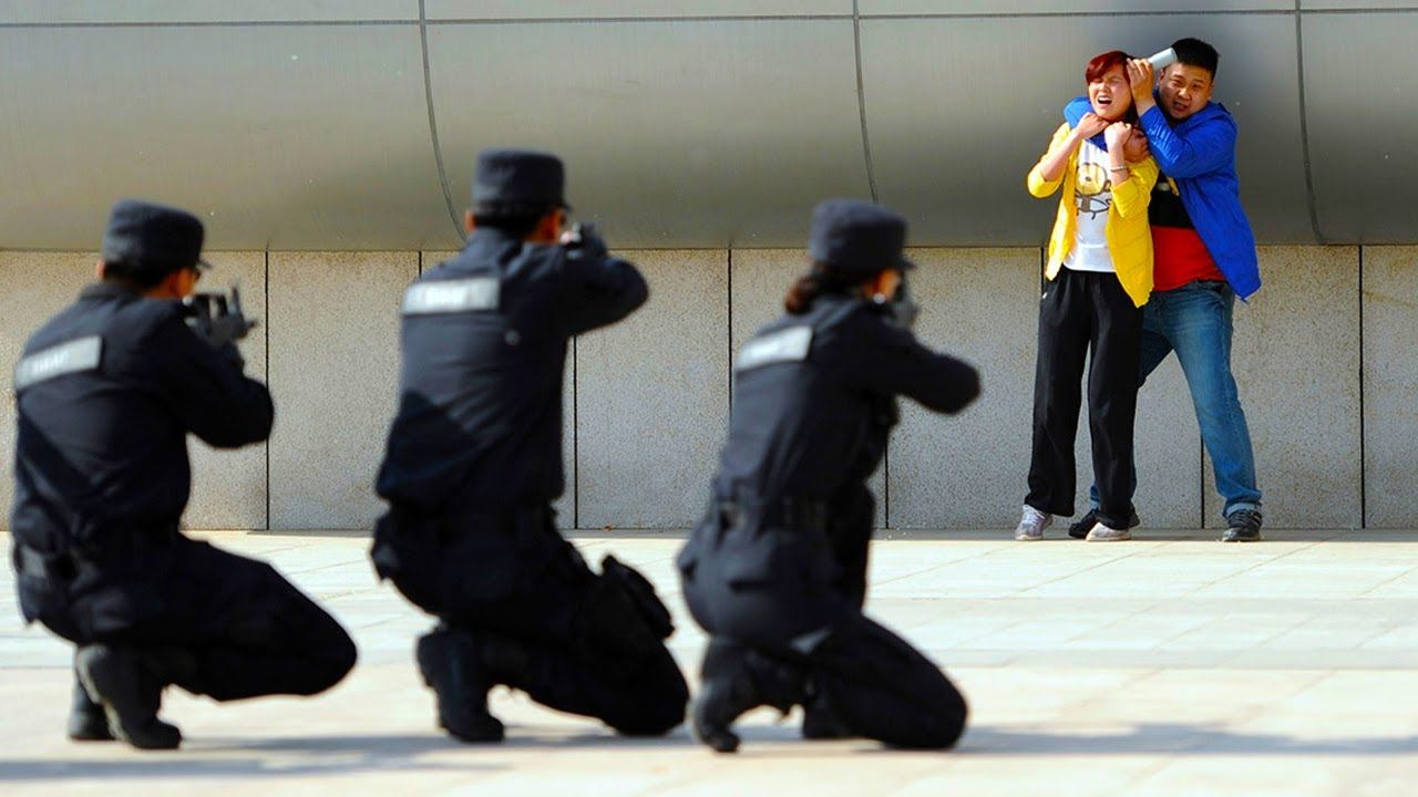 Как Работает Китайская Полиция? Такого Ты Еще Не Видел! смотреть онлайн