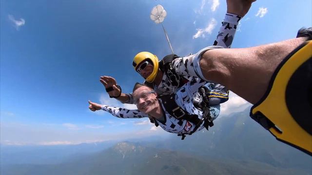 Прыжок с парашютом SkyDive Sochi смотреть онлайн