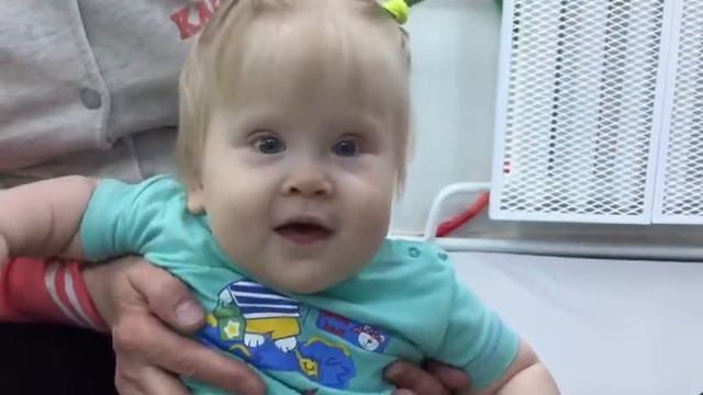 Умничка Агата учится ходить! смотреть онлайн