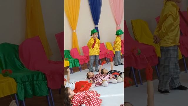 Танцы для малышей ? выступление в садике. Мадияр танцор ♥️ смотреть онлайн