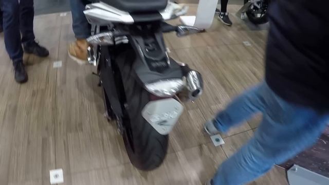 BMW G 310 R NEW MODEL WHITE BLACK COLOUR WALKAROUND смотреть онлайн
