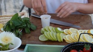 Делаем фруктовый лед для домашнего лимонада. Просто и вкусно