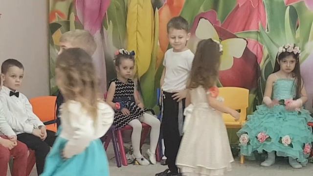 Утреник 8 Марта, танец "каблучки" смотреть онлайн